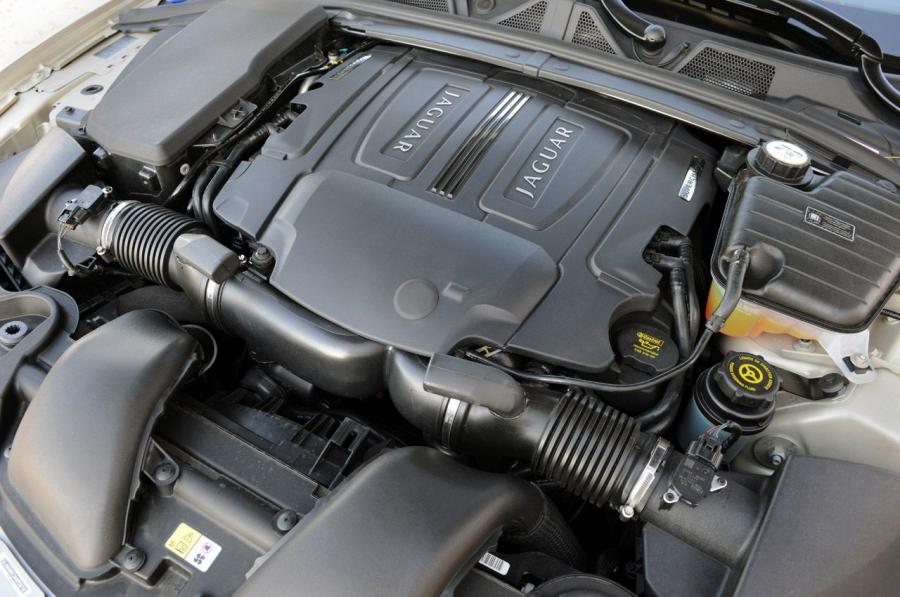  Jaguar XF Supercharged 2010 года  (фото 37 из 56)